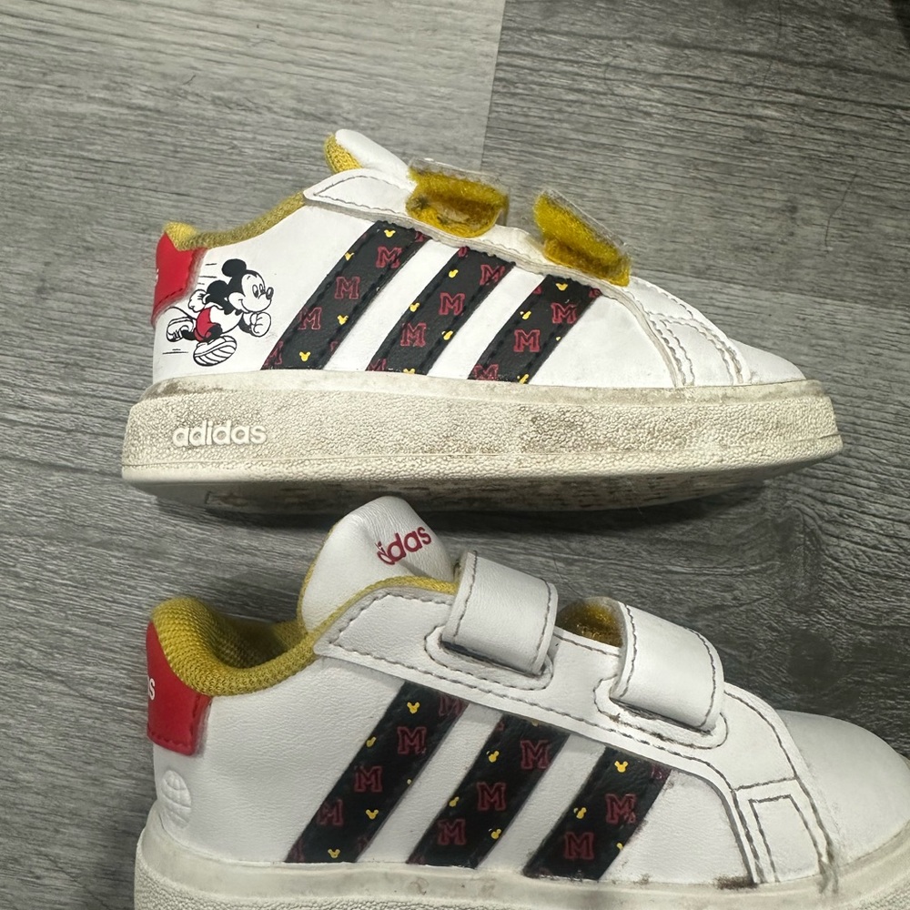 adidas x Disney Grand Court Mickey Lifestyle Court Hook-and-Loop Kids Shoes